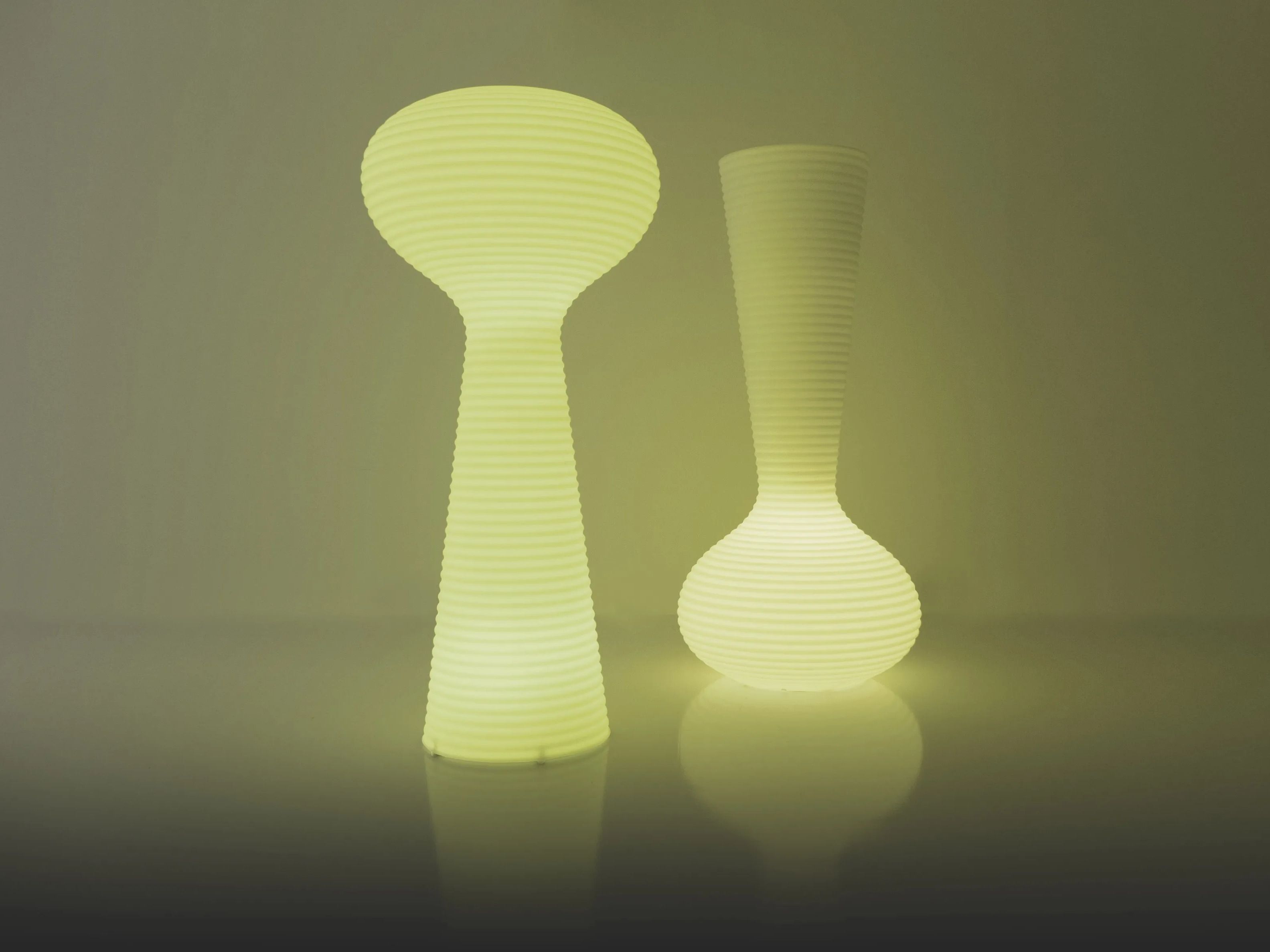 Высокий яркий пластиковый садовый горшок Vondom ARCH-00119034 - Вид №4