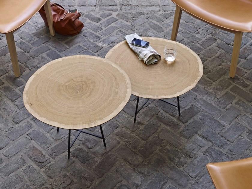 Ligne Roset Круглый журнальный столик из фанерованной древесины  19960350  - Вид №2