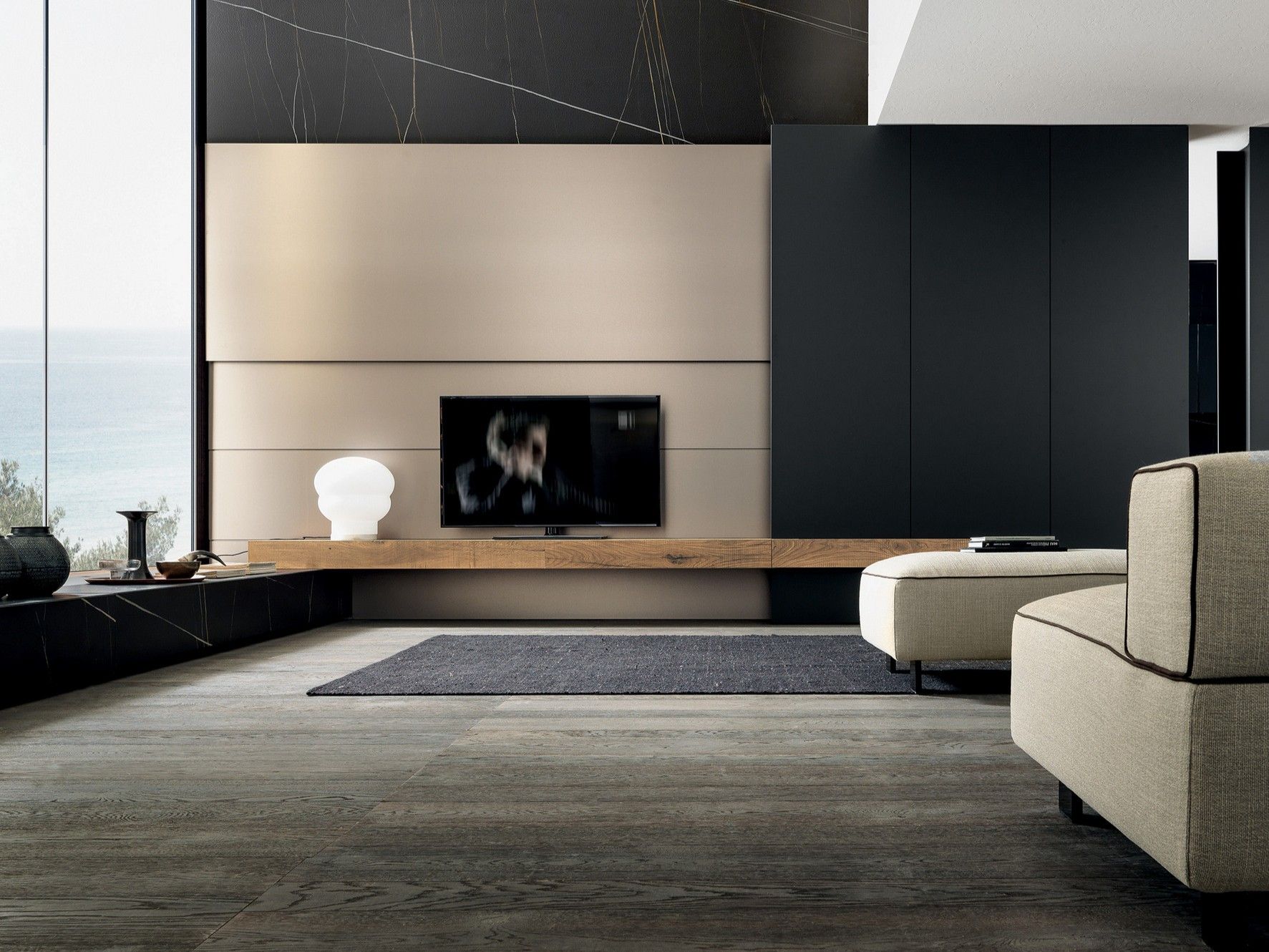 Стена оборудована металлической подставкой для телевизора и дубом MODULNOVA Blade ARCH-00107210