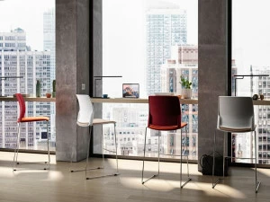 Quadrifoglio Табурет из полипропилена с высокими санками и спинкой Close