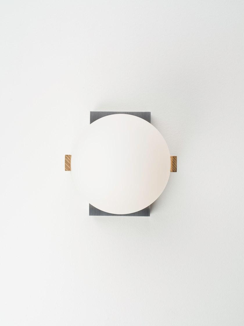 Pascal & Philippe Настенный светильник из опалового стекла и основание из алюминия и дерева Juliette sun-id-1457910 - Вид №1