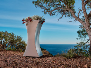 Высокий стальной плантатор