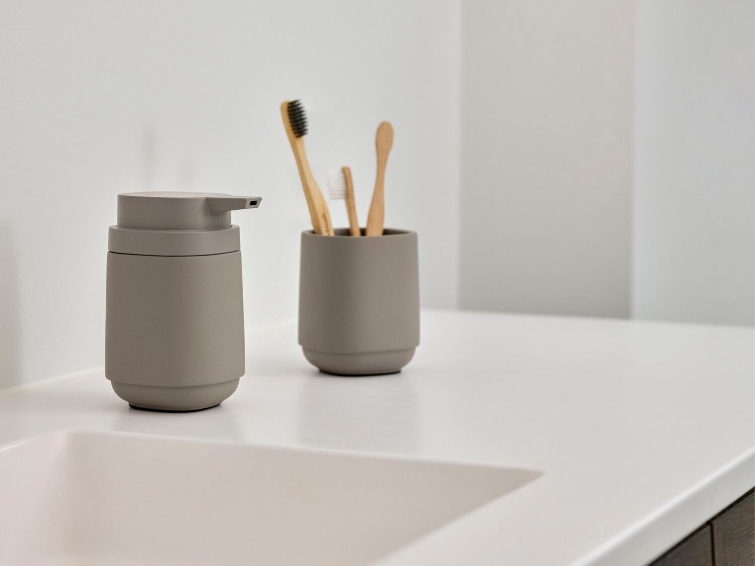 Бетонный Настольный держатель зубной щетки ZONE DENMARK Time ARCH-00071104 - Вид №9