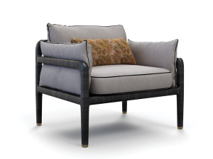 Кресло с деревянными подлокотниками