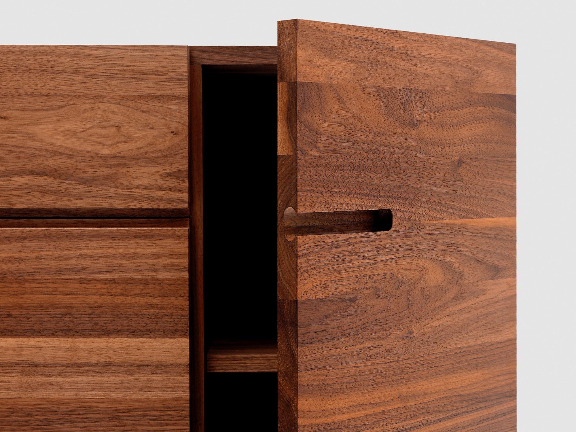 Шкаф из массива дерева с распашными дверями ZEITRAUM ARCH-00037335 - Вид №5