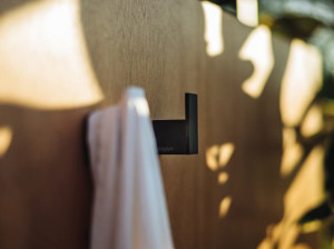 Алюминиевая настенная вешалка