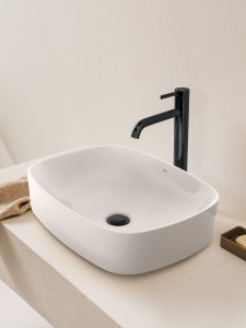 Однорычажный смеситель для раковины с автоматическим сливом