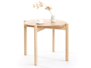 Круглый журнальный столик из массива дерева