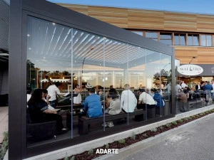 ADARTE Фиксированное панельное остекление с алюминиевой структурой Vysta A1705