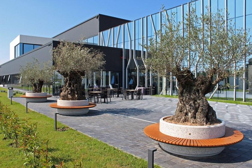 ENCHO ENCHEV - ETE Круглая скамья из бетона со встроенной сеялкой  92  - Вид №2