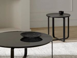 Деревянный круглый журнальный столик