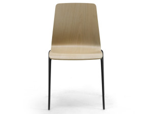 Штабелируемый стул из многослойного материала