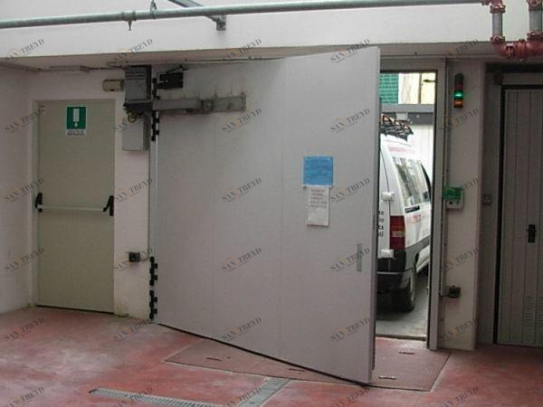 CARMEC Моторизованная противопожарная дверь гаража Portoni e cancelli sun-id-1371448