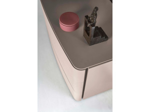 Деревянный комод