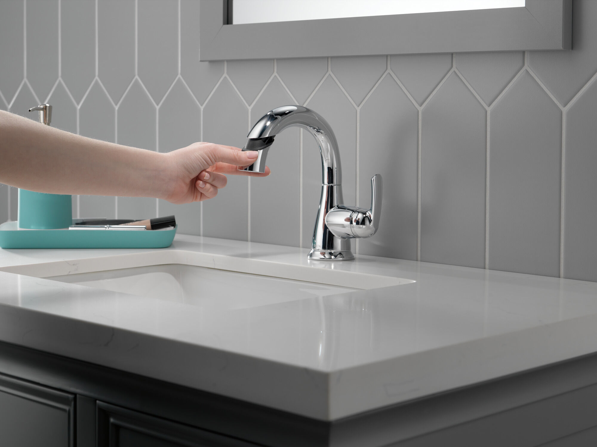 15765LF-PD Выдвижной смеситель для ванной комнаты с одной ручкой Delta Faucet Broadmoor Хром  - Вид №5