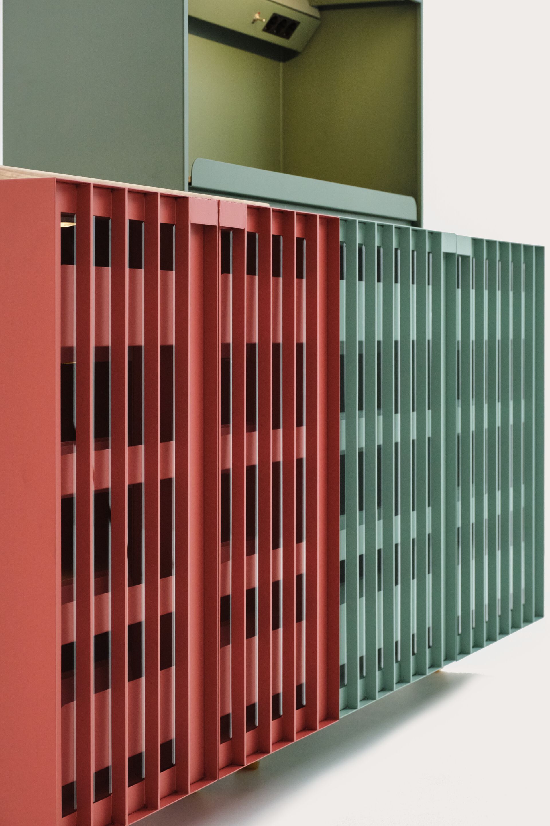 Модульный шкаф из окрашенной стали и оливкового дерева Officine Tamborrino MEMÈ ARCH-00114854 - Вид №16