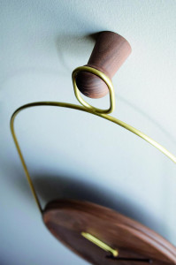 095634 Часы орех-латунь Nomon Eslabon