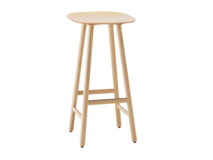 Высокий деревянный стул