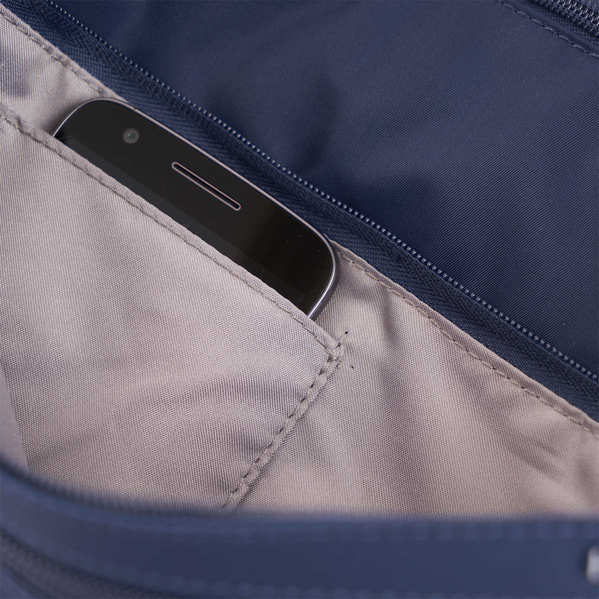 HIC176M/155-06 Молодежная сумка HIC176M Eye M RFID Hedgren Inner City  - Вид №2