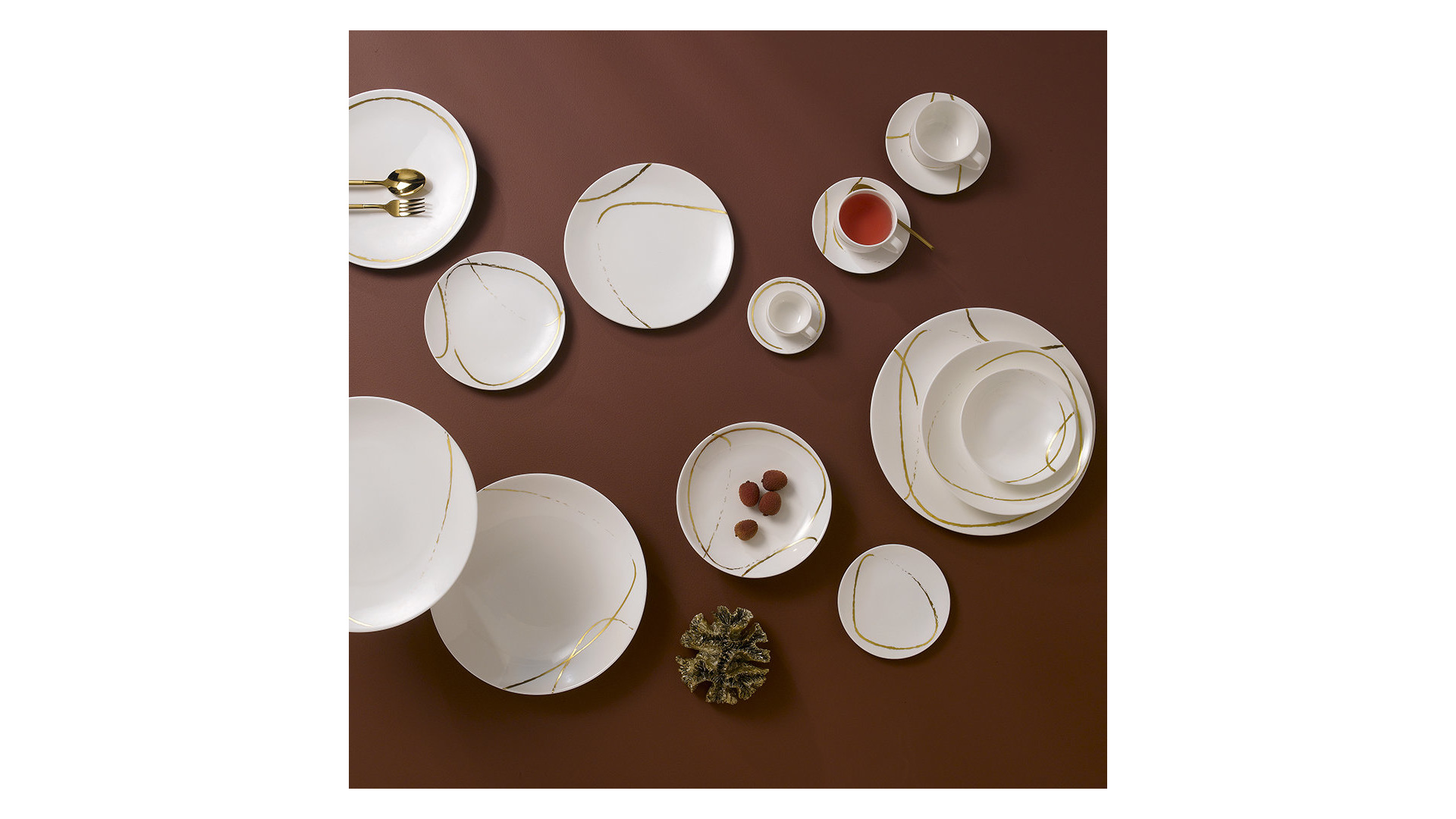 10654648 Royal Crown Derby Салатник Royal Crown Derby "Эскиз. Белый" 22,5см Фарфор, Керамика  - Вид №2