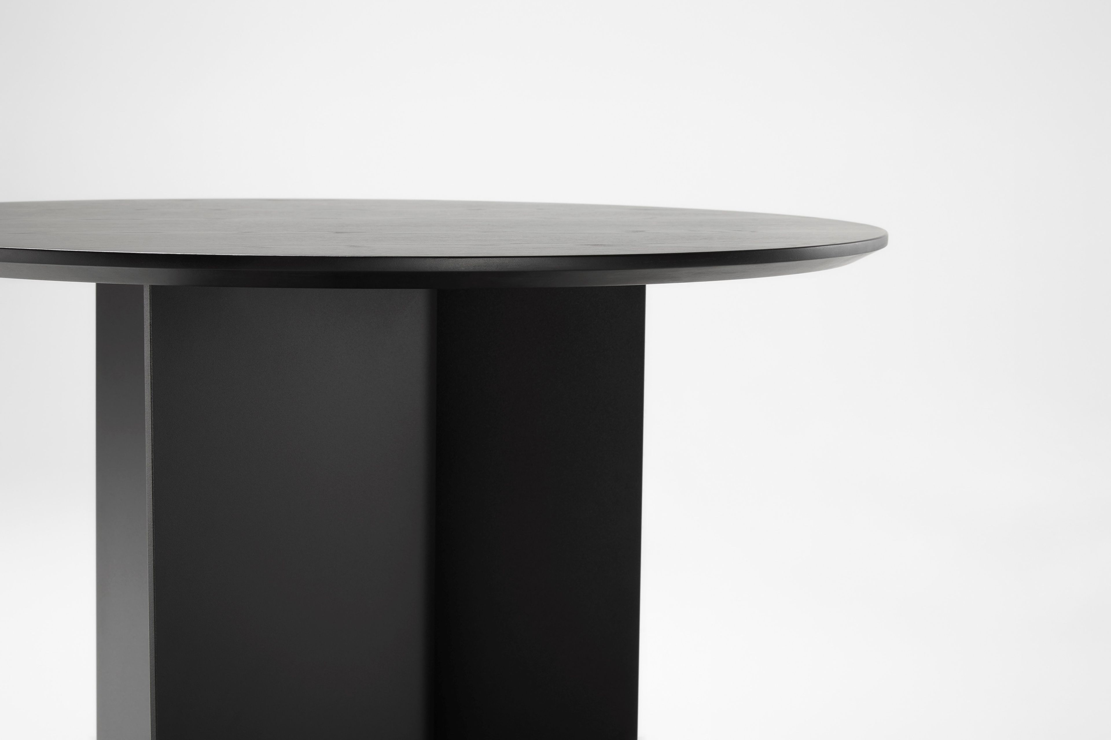 Круглый алюминиевый стол и столешница из окрашенного дуба Ross Gardam ARCH-00082691 - Вид №3