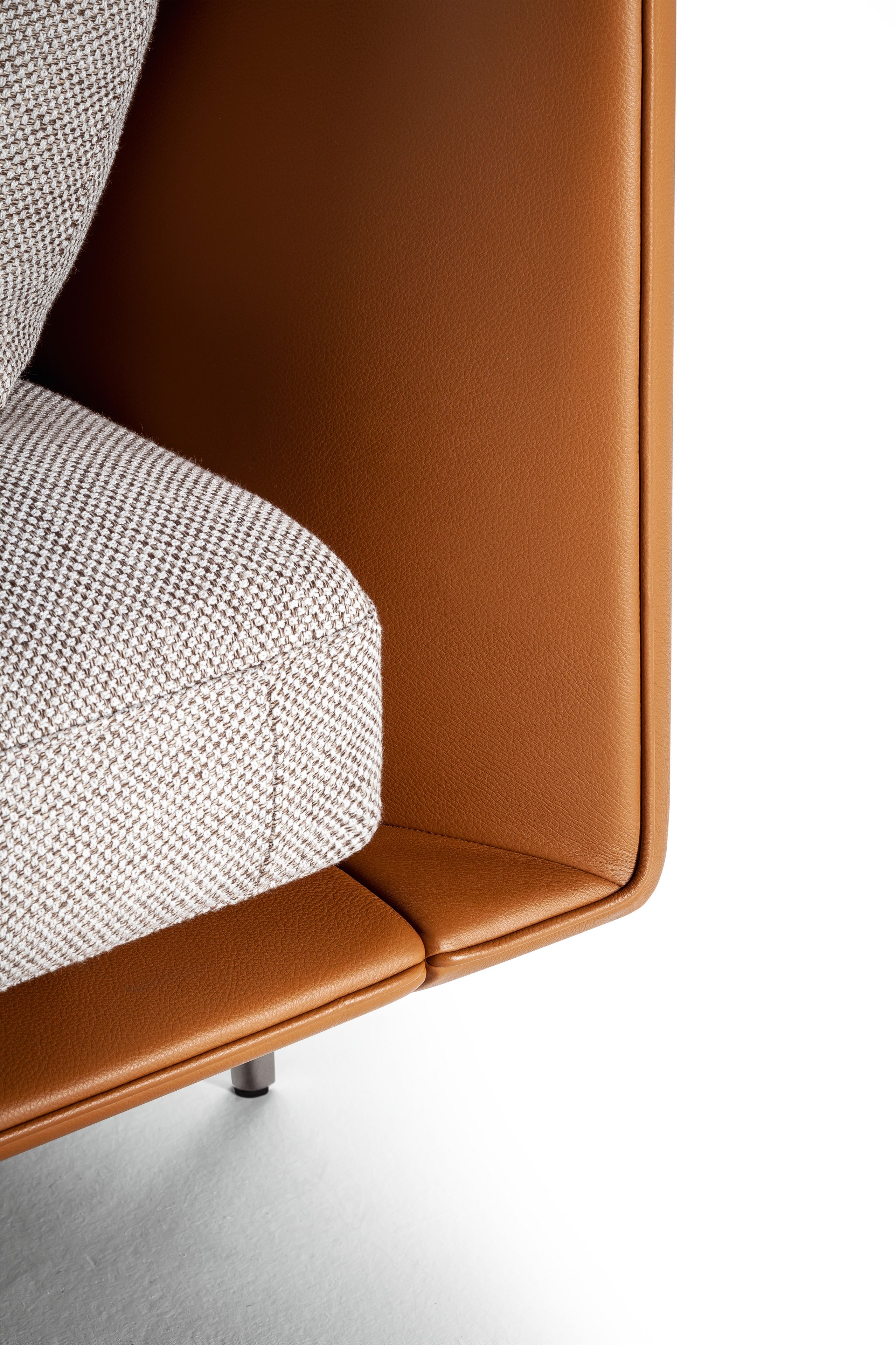 2-местный диван из ткани и кожи Poltrona Frau коллекция-диваны и кресла ARCH-00023593 - Вид №4