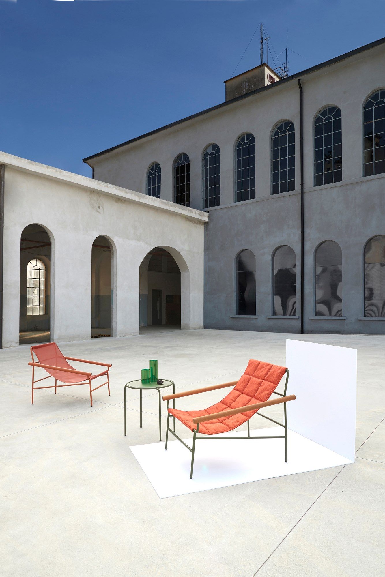 Окрашенный металлический круглый садовый столик S-CAB Dress_Code ARCH-00086536 - Вид №1