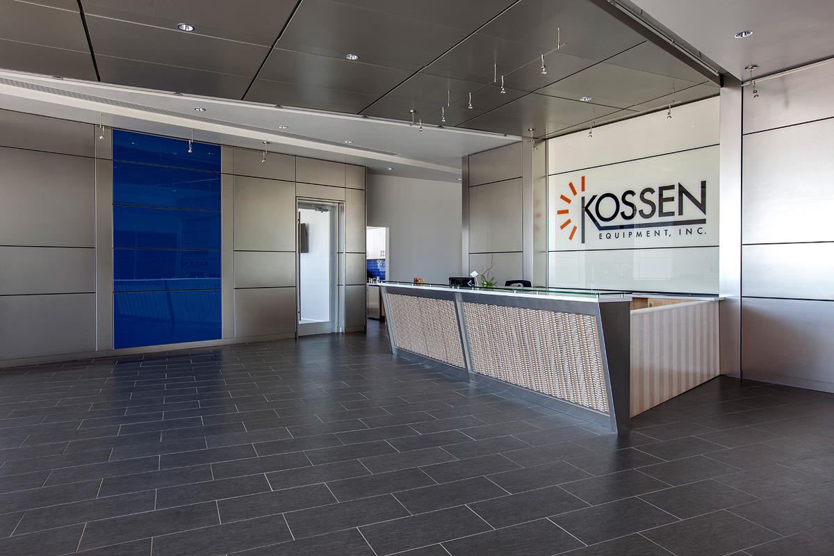 FSRT662 Система облицовки стен Levele с минимальным количеством панелей; вставки из стекла vivichrome chromis с прослойкой зеркального тумана и отделкой opalex, нержавеющей стали с отделкой seastone и рисунком dallas и фанерой из американского вишневого д Forms-surfaces  - Вид №22