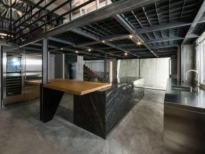 TM Italia Cucine Линейная кухня с духовкой колонкой и островом D90