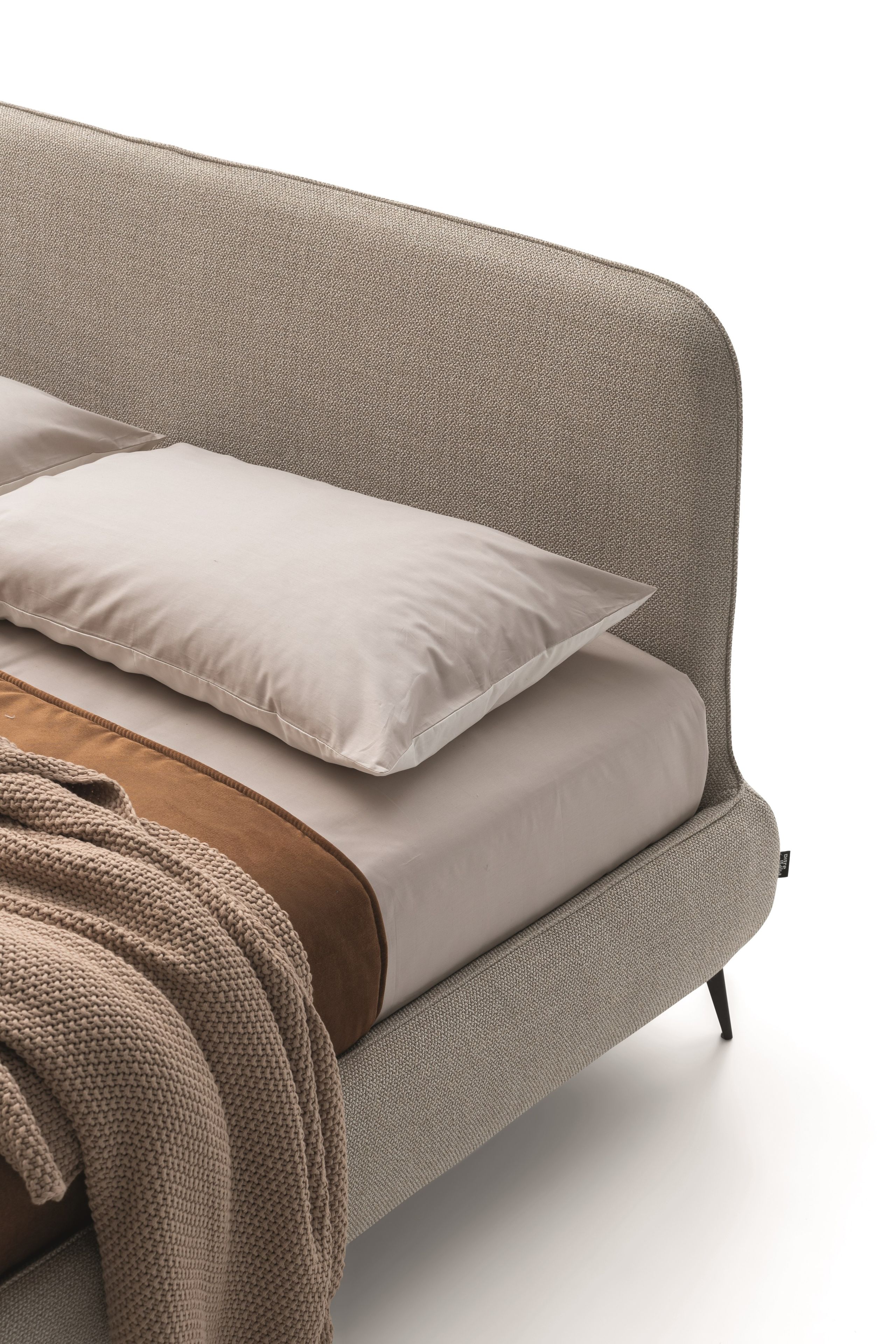 Тканевая кровать с мягким изголовьем Ditre Italia ARIS ARCH-00017870 - Вид №1