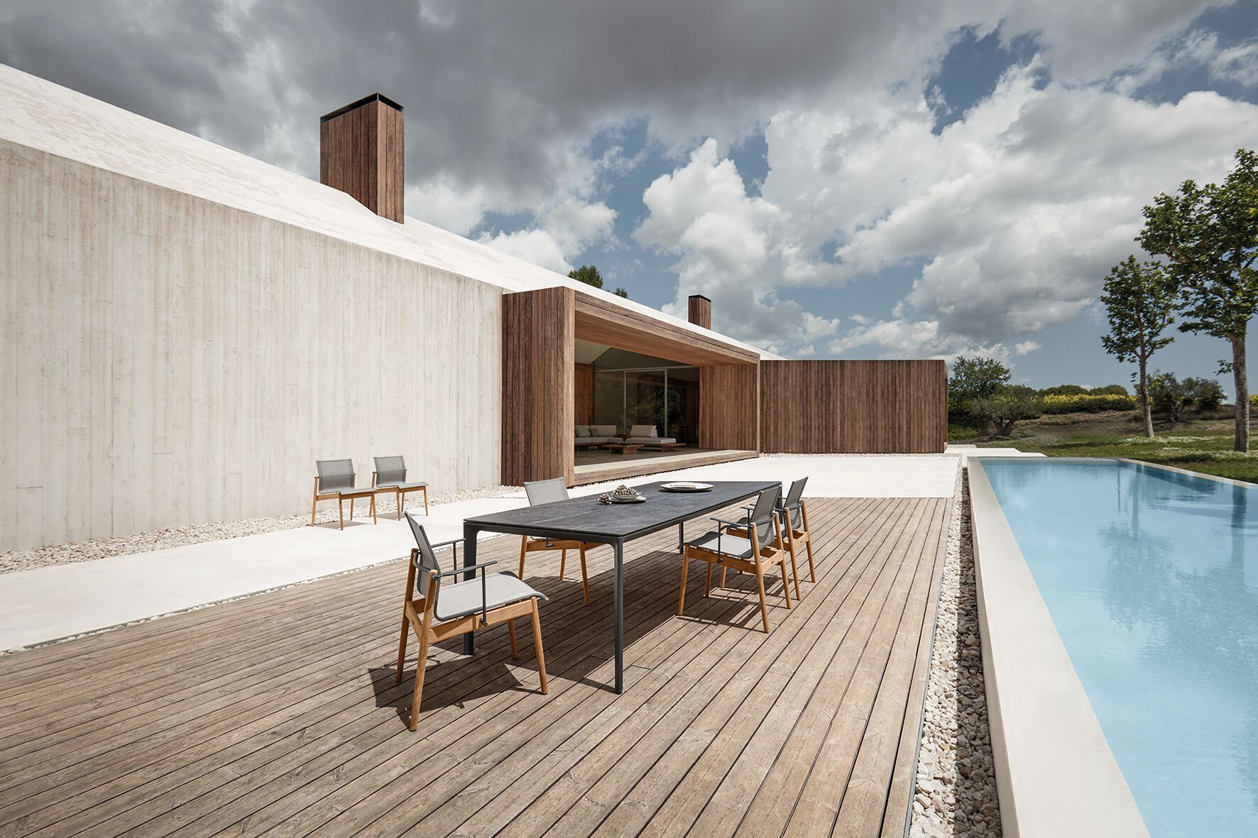 Тканевый штабелируемый садовый стул с подлокотниками Gloster Sway ARCH-00021310 - Вид №4