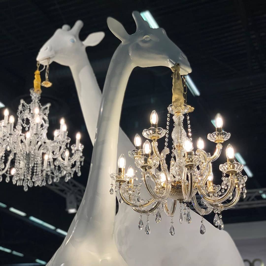 Qeeboo GIRAFFE IN LOVE M 19003WH белый торшер жираф с люстрой 120371 - Вид №2