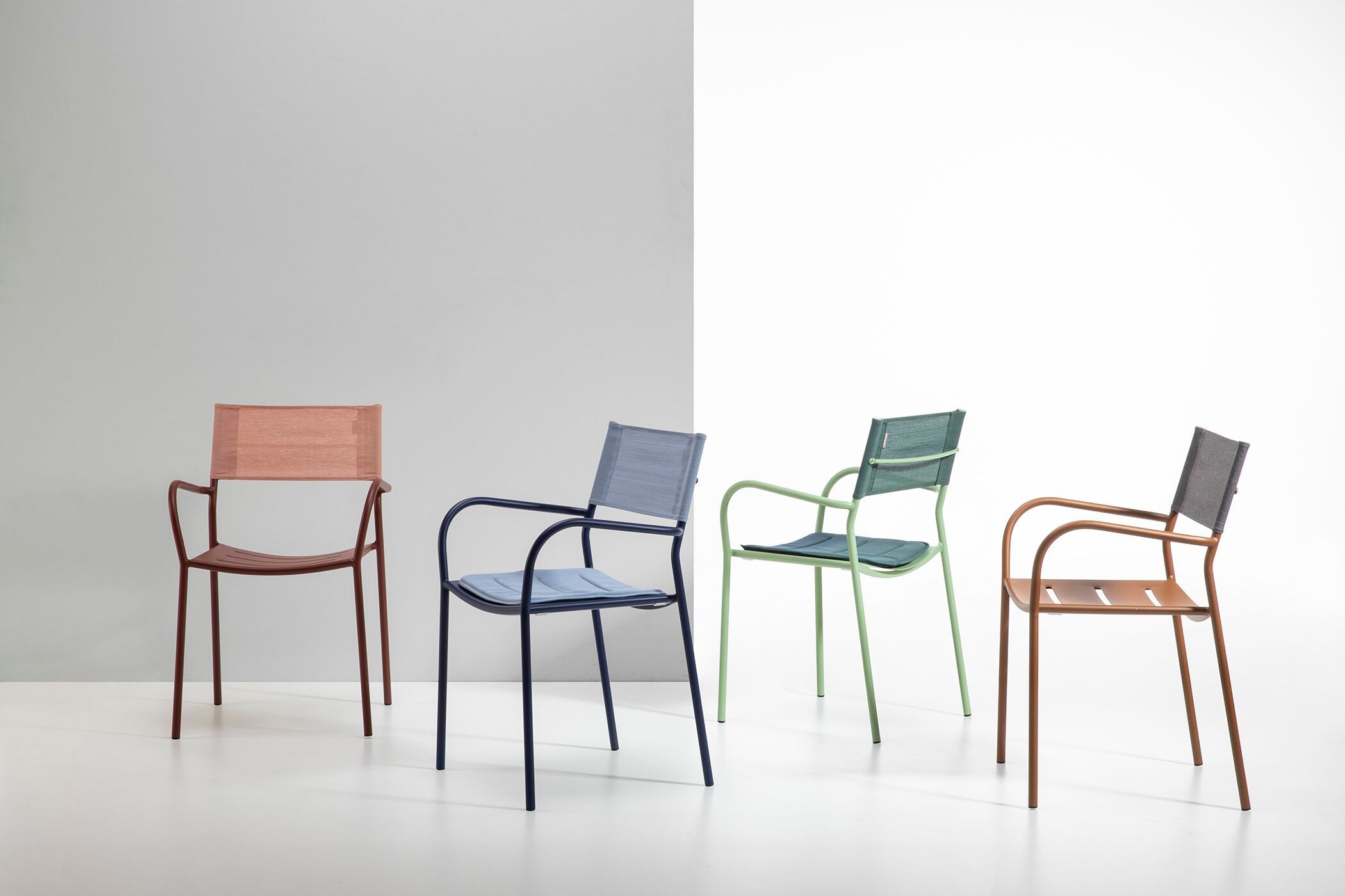 Металлический садовый стул с подлокотниками Vermobil Вера ARCH-00139038 - Вид №2