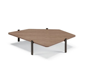 Низкий деревянный журнальный столик