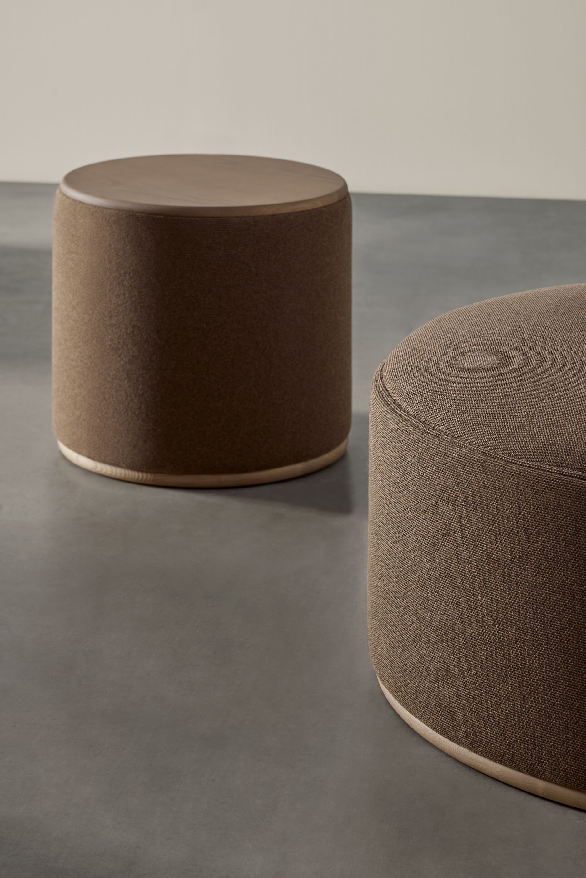 Круглый журнальный столик из ткани Blasco&Vila Mant ARCH-00062198 - Вид №6