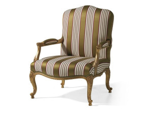 Тканевое кресло с подлокотниками