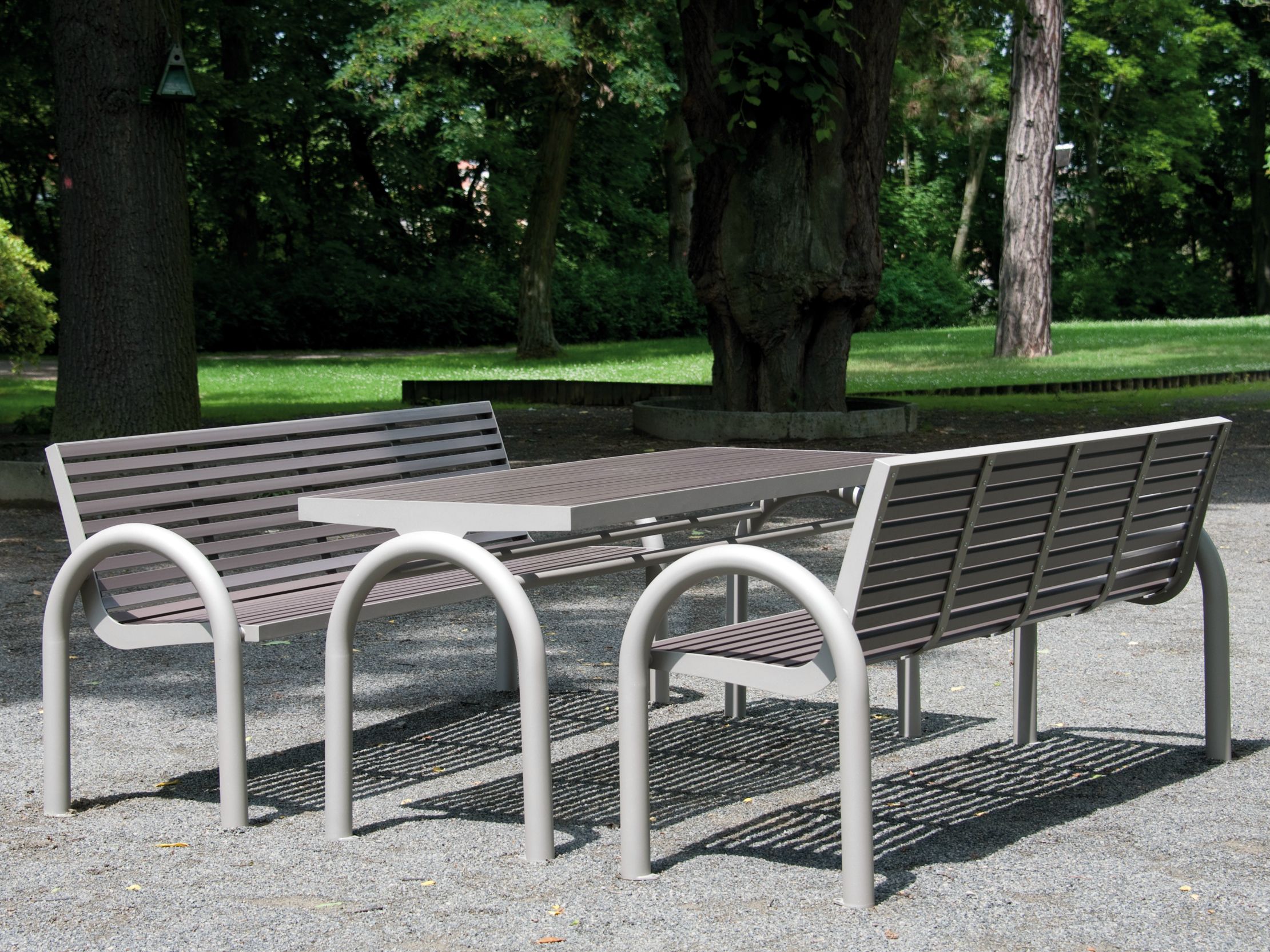 Скамейка из нержавеющей стали и ПЭТ со спинкой с подлокотниками BENKERT BANKE Comfony ARCH-00013896 - Вид №1