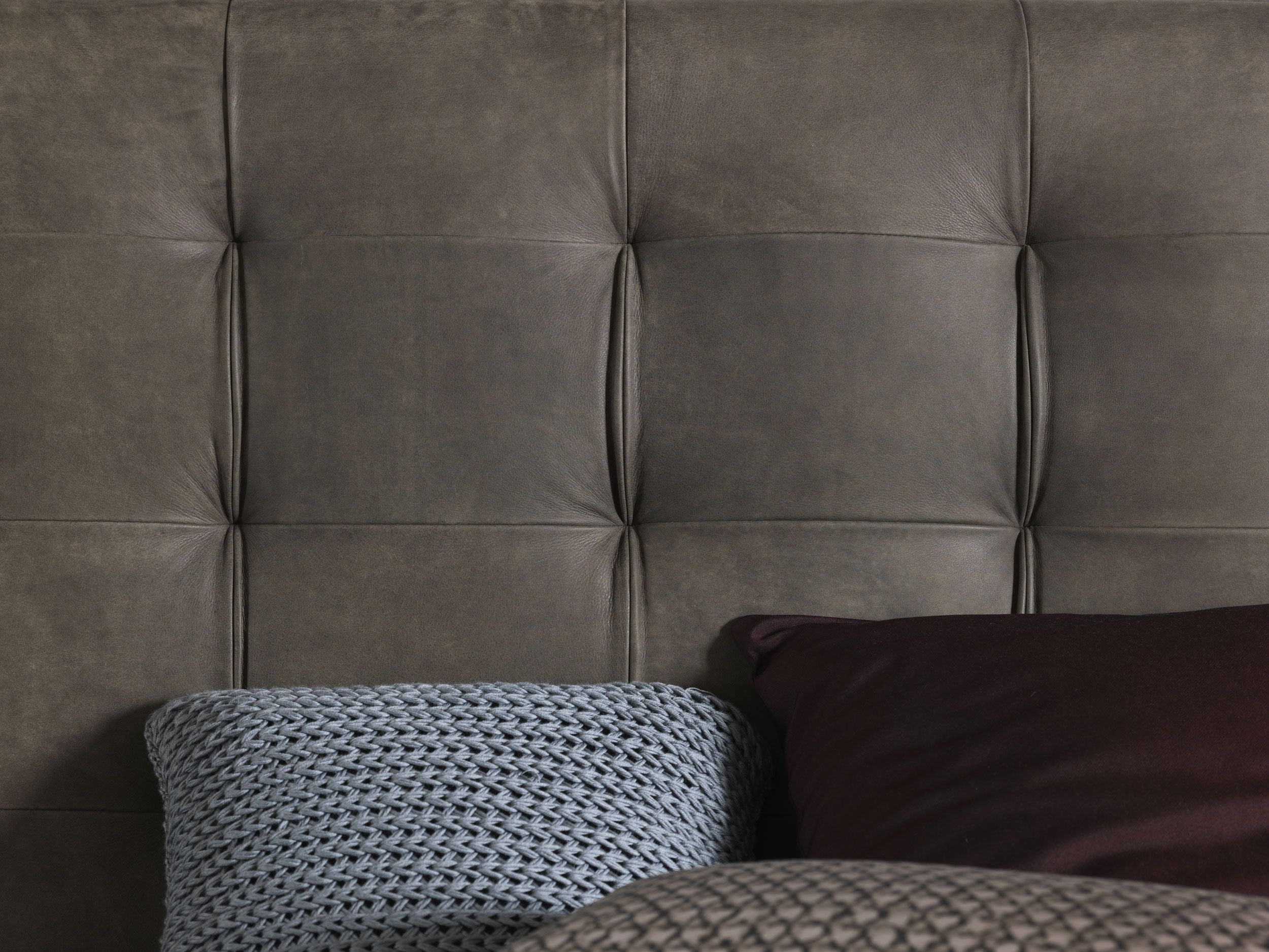 Кожаная двуспальная кровать с мягким изголовьем MisuraEmme FRIDA ARCH-00151181 - Вид №7