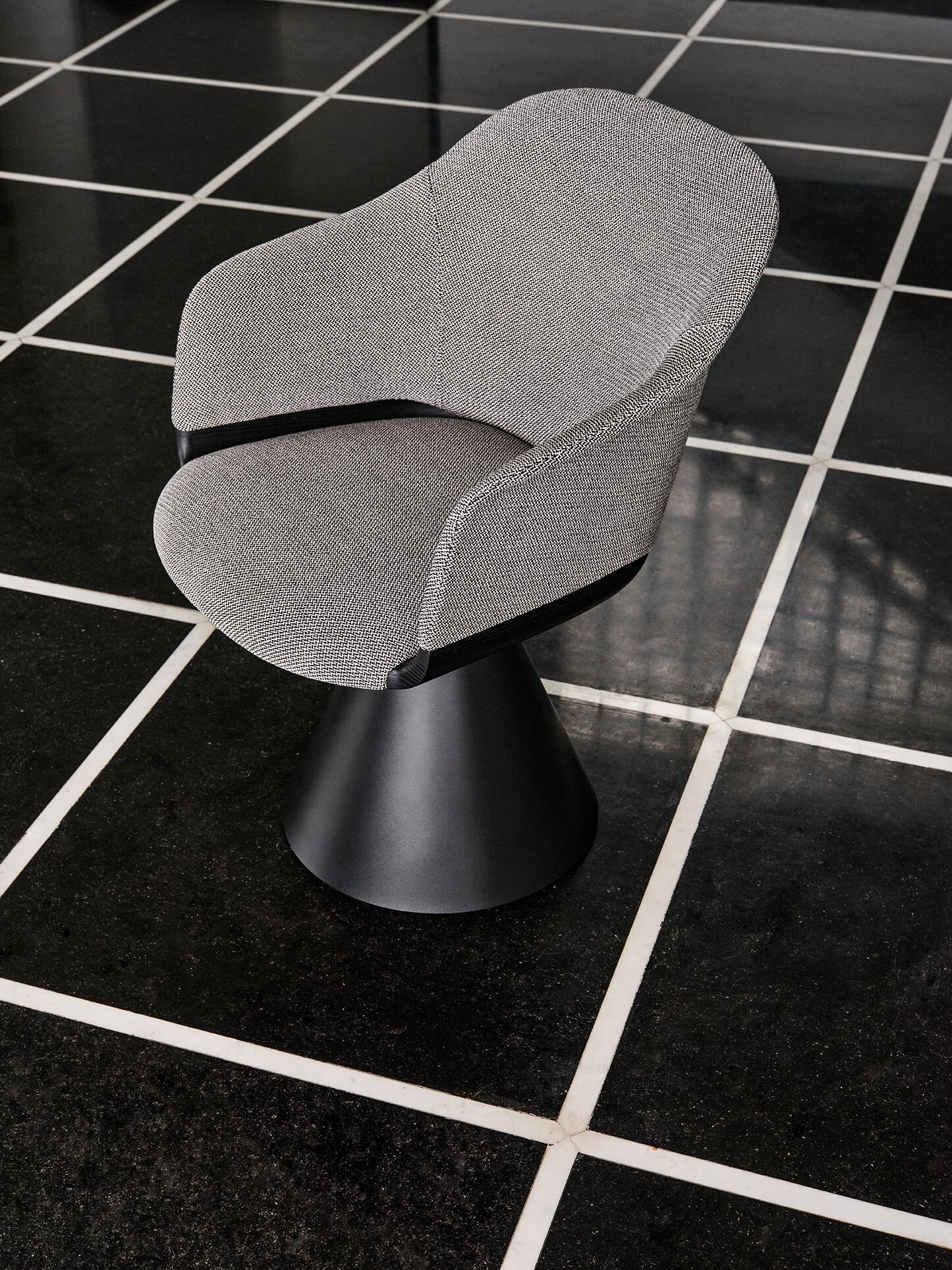 Кожаное вращающееся мягкое кресло с подлокотниками Potocco Lyz ARCH-00122300 - Вид №3