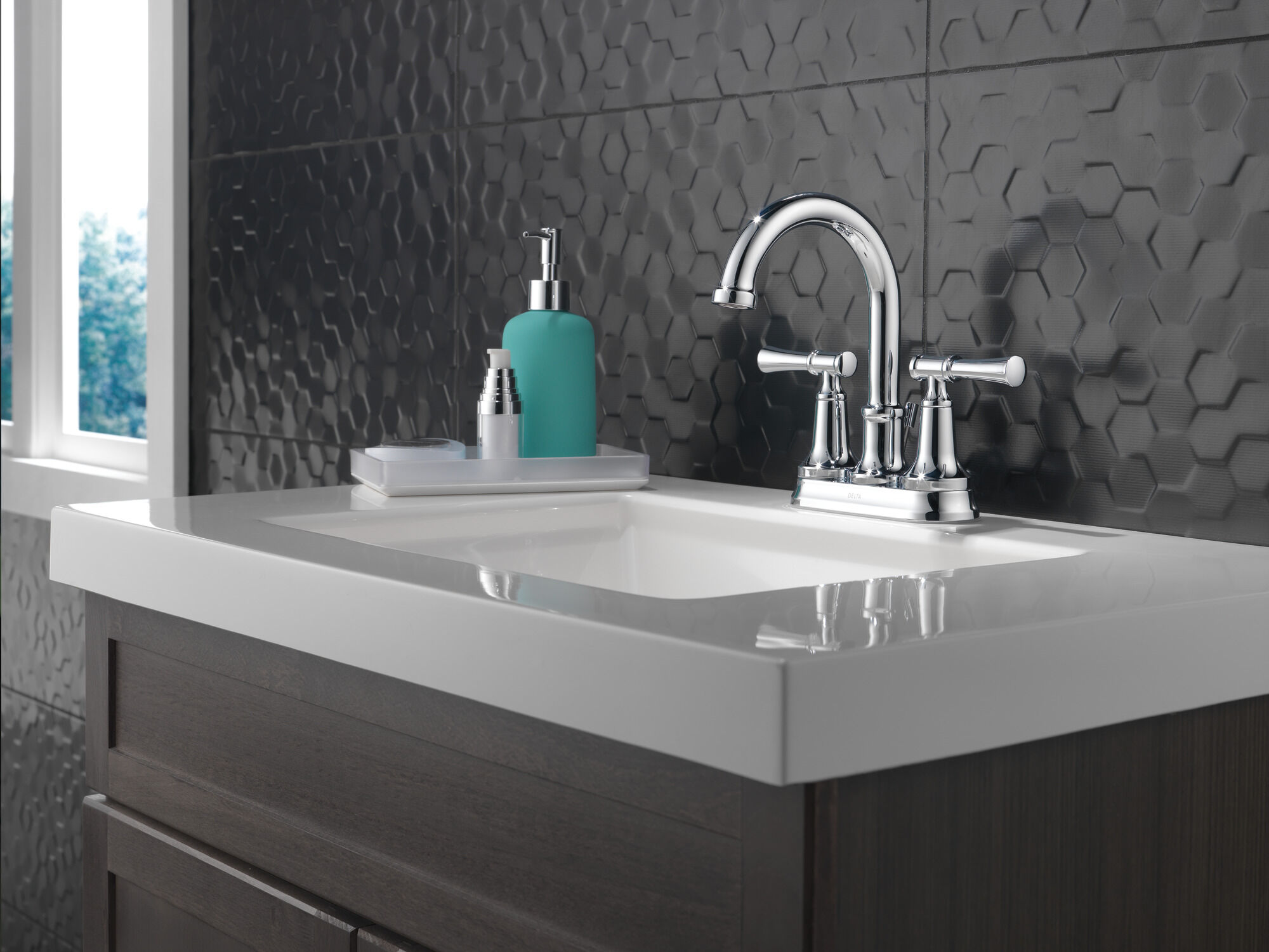 25747LF-BL Смеситель для ванной комнаты с двумя ручками Delta Faucet DELTA Матовый черный - Вид №3