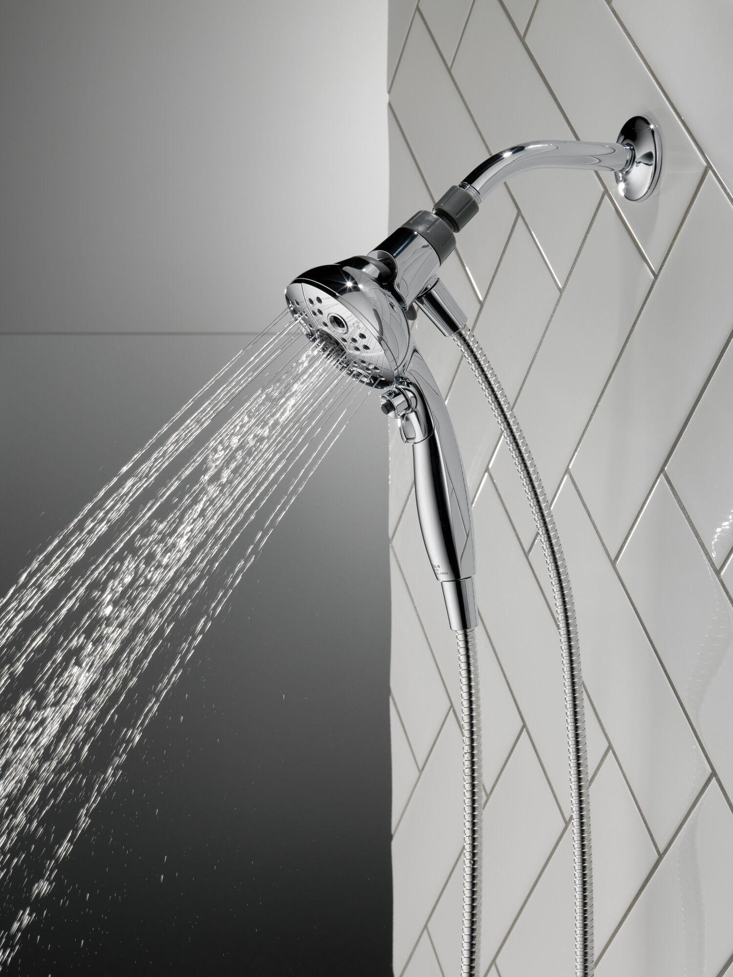 75507 Ручной душ SureDock ™ с 5 настройками Delta Faucet DELTA Хром - Вид №19