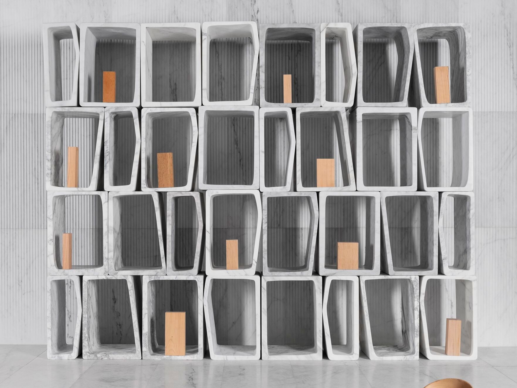 Мраморный отдельно стоящий настенный книжный шкаф LUCE DI CARRARA MARMERIA ARCH-00034268