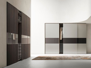 Шкаф с раздвижными дверями