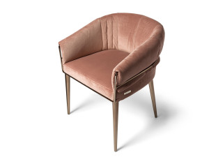 Тканевое кресло с подлокотниками