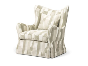 Тканевое кресло с подлокотниками