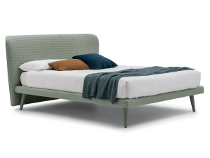 Двуспальная кровать из ткани