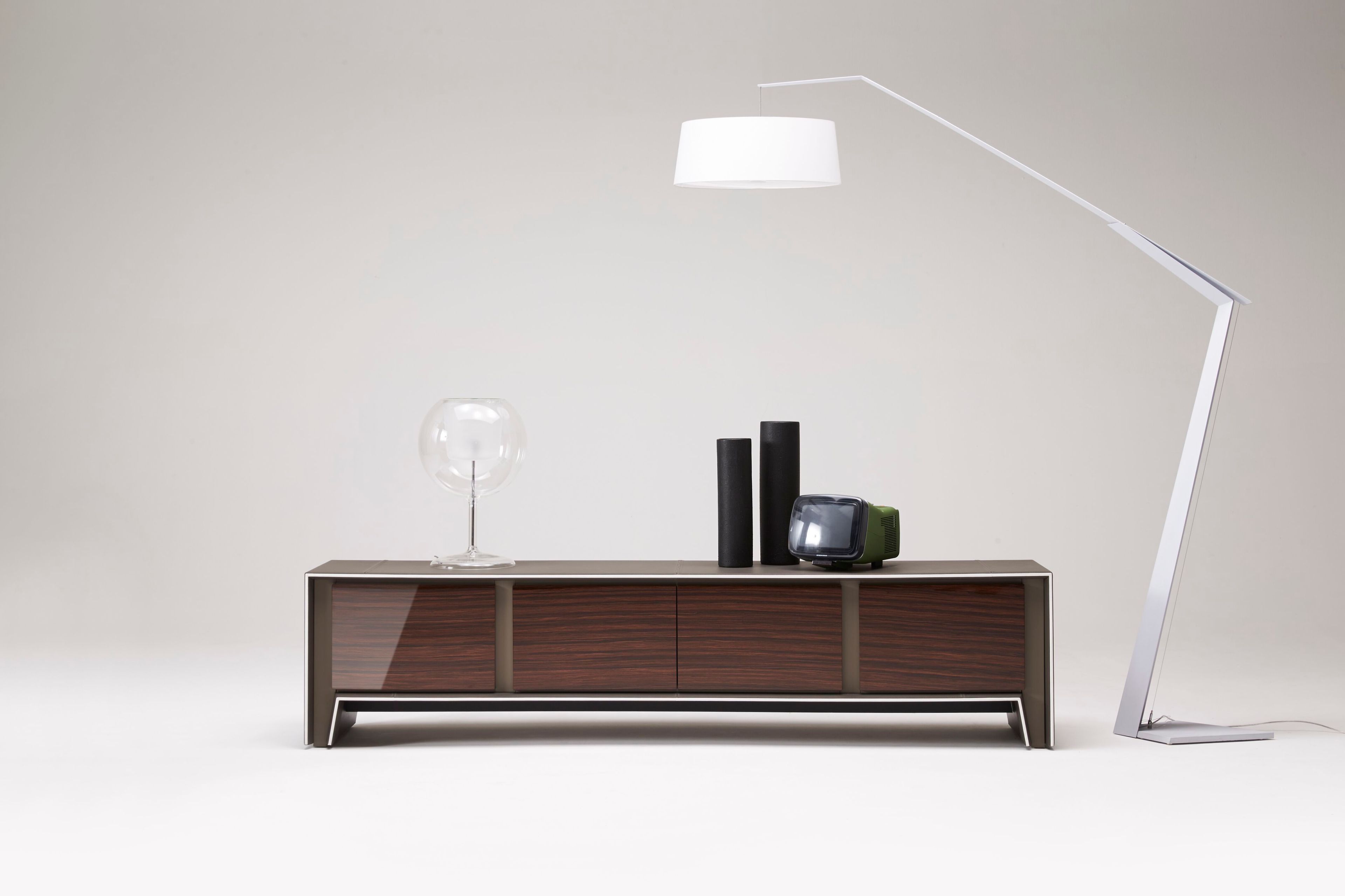 Деревянный шкаф с кожаной обивкой Casa Covre Лидо ARCH-00067071 - Вид №4