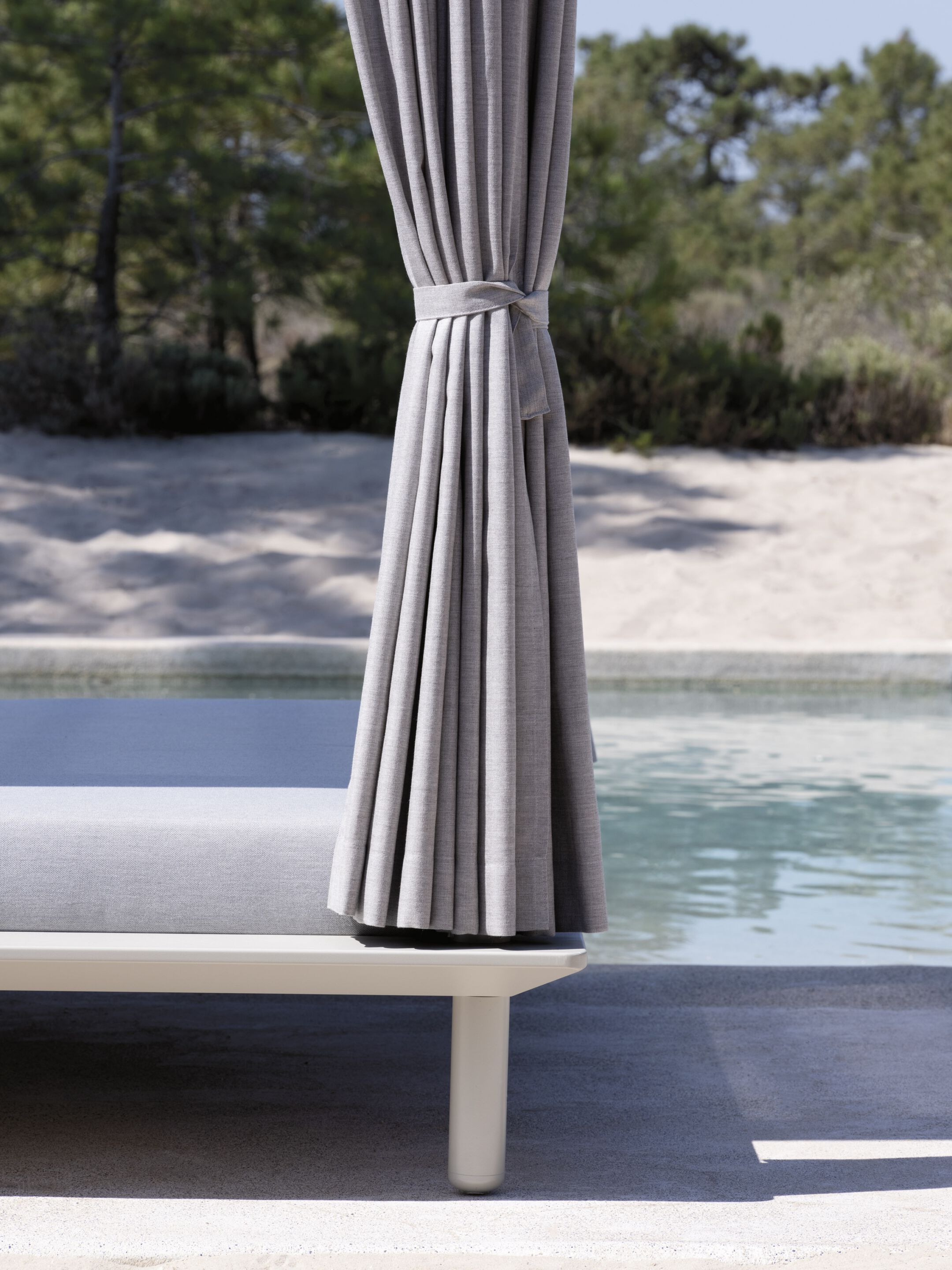 Кровать с балдахином из акриловой и алюминиевой ткани Varaschin Sunmoon ARCH-00069150 - Вид №9