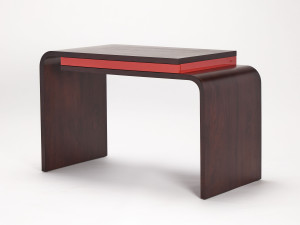 Деревянный стол с ящиками