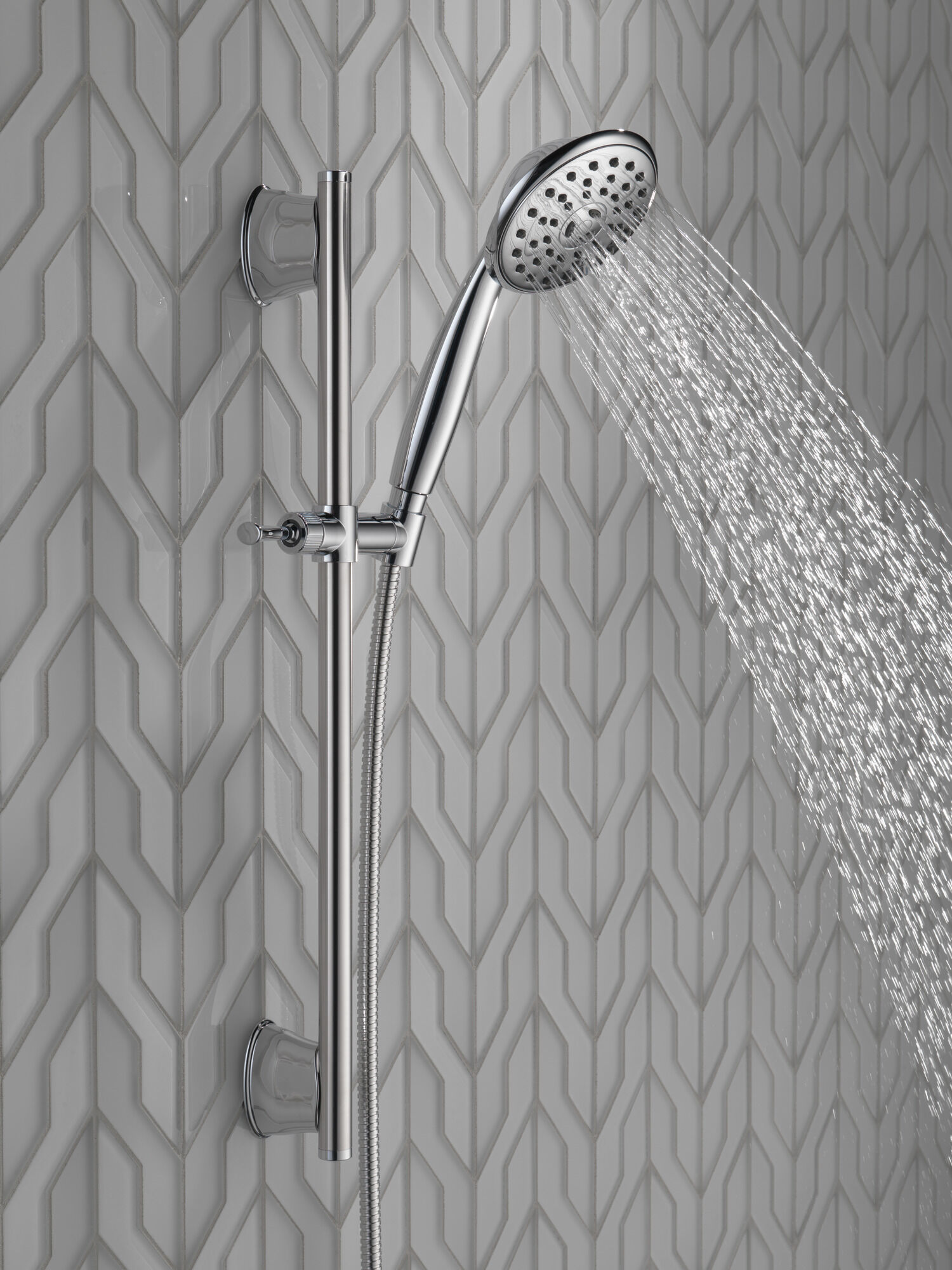 Ручной душ с настенной штангой с 3 настройками Delta Faucet 75806 - Вид №5